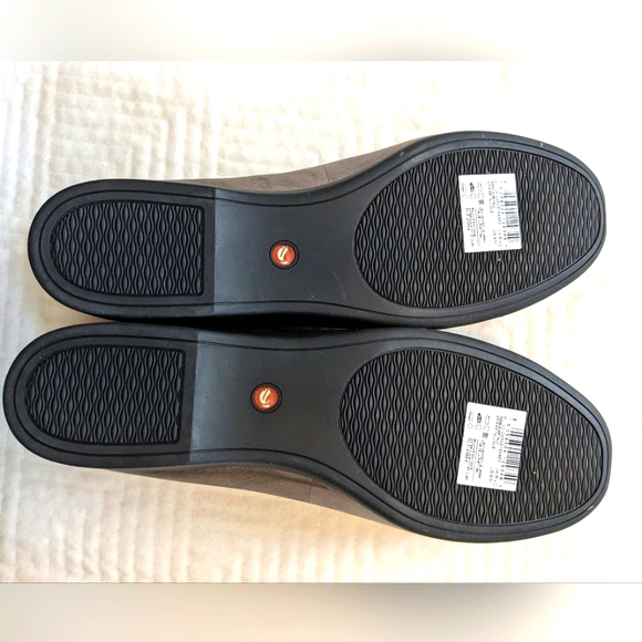 Clarks Un Darcey Ease Flat, Pebble Metal Leather, Women Size 9 M - Picture 3 of 8